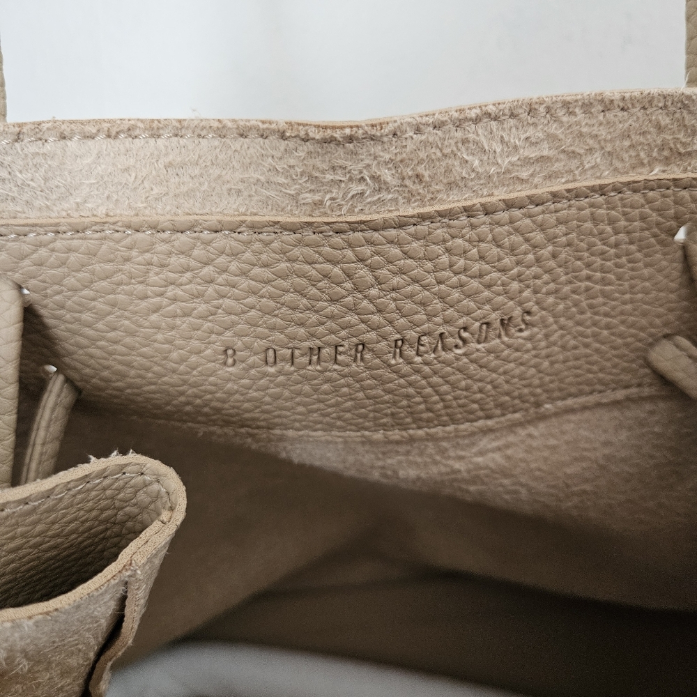 8 Other Reasons Vegan Leather Slouchy Bucket Bag Tan Neutral - Picture 6 of 8